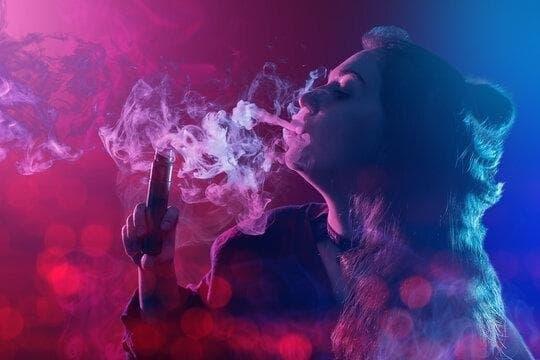 Latest e-cigarette news plus hands-on 100 cigarettes adapter review and buying guide
