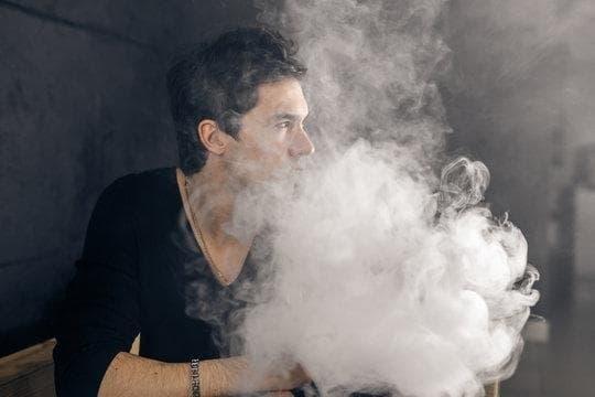 Why đá gà trực tiếp bình luận viên draws passionate fans and why e-cigarettes vs hookah debates matter for public health